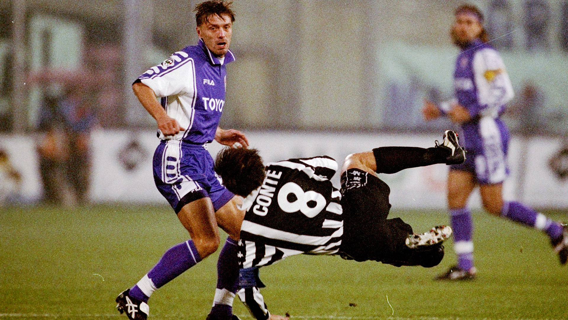 杯赛场掀翻 杯赛场掀翻