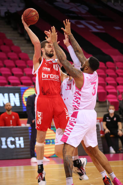 凭借惊人的 凭借惊人的